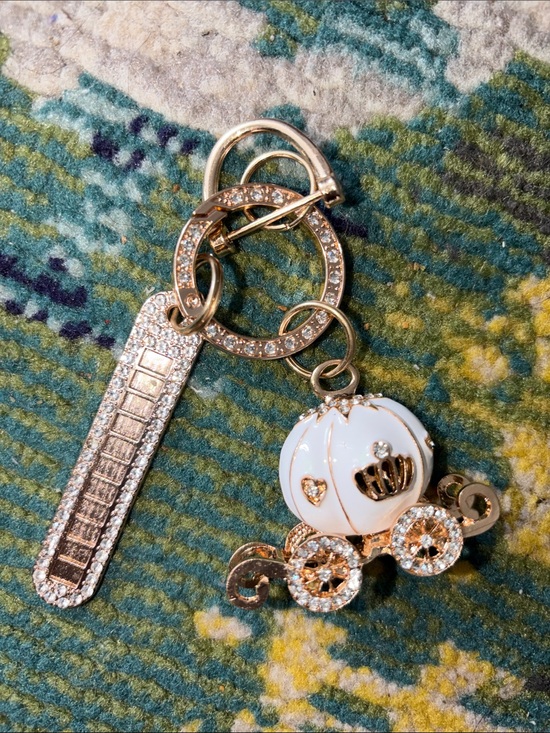 Big Jewelry Co Accessories - Gold and White Carriage Keychain Charm - Luxe Women’s Accessories